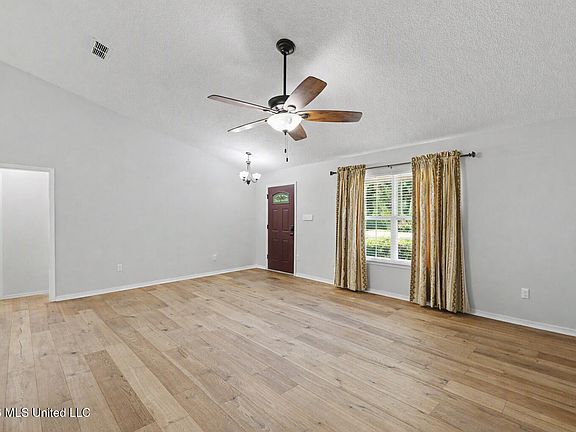 5th image of 1828 Piney Ln