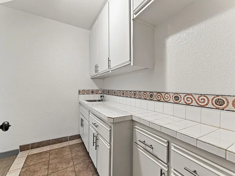 1540 S Fairfax Ave #7 — Photo 13
