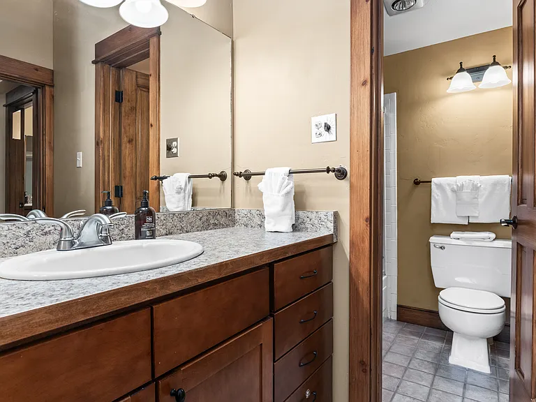 Ensuite Bathroom 1 | Toilet