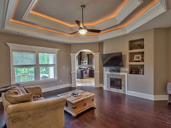 4th image of 3950 Paeonia Ct