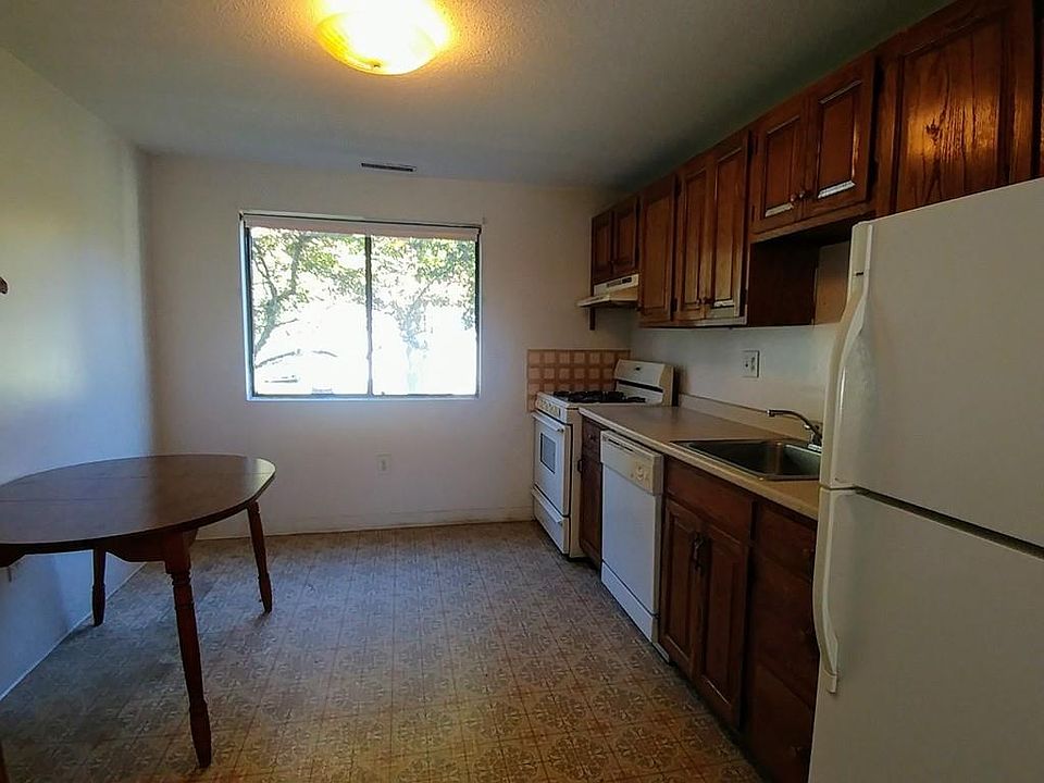 2nd image of 100 E Meadow Rd APT 3