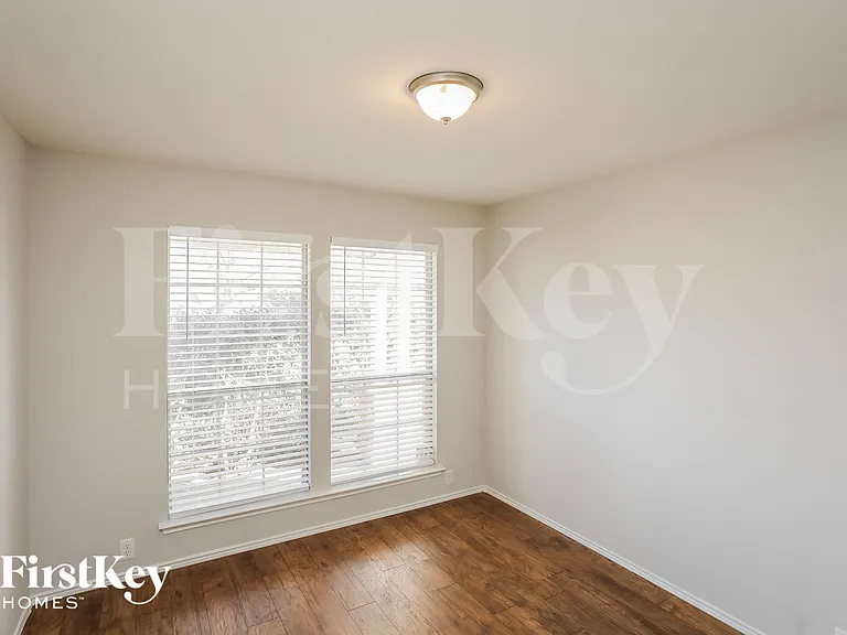 316 Meagan St — Photo 10