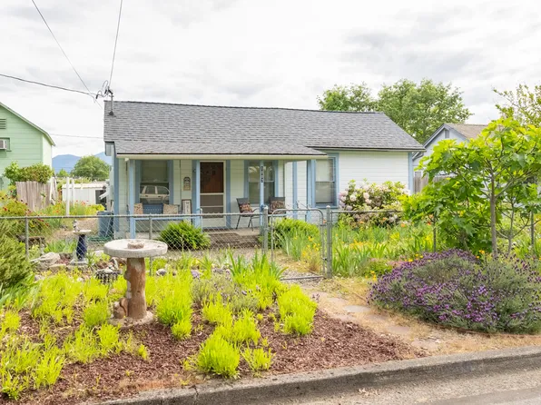 1007 SW Isham St, Grants Pass, OR 97526