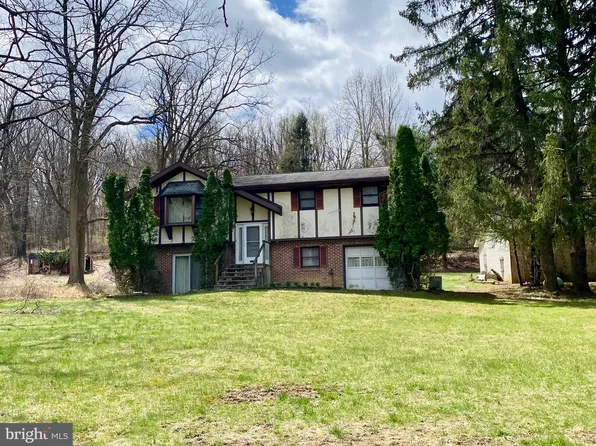7 Spring Ln, Alburtis, PA 18011