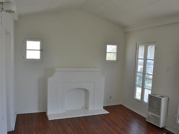 2nd image of 325 N Alexandria Ave