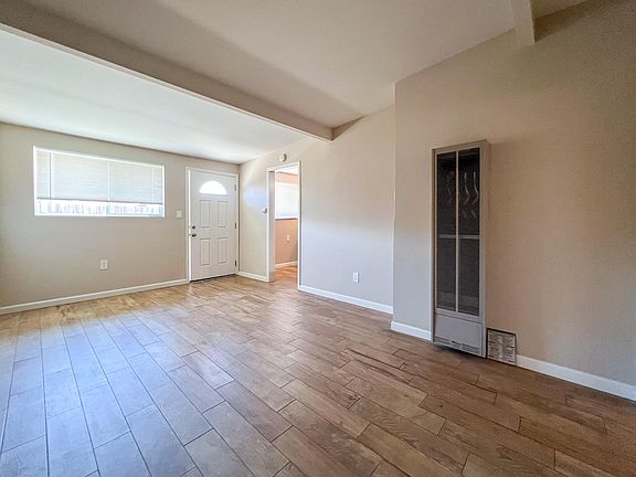 3rd image of 4040 Ingraham St