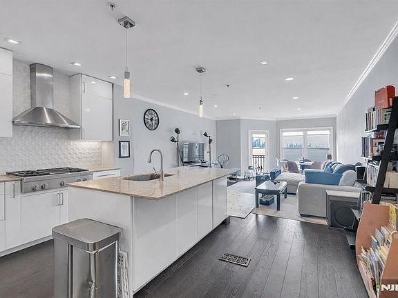 4th image of 314 The Promenade