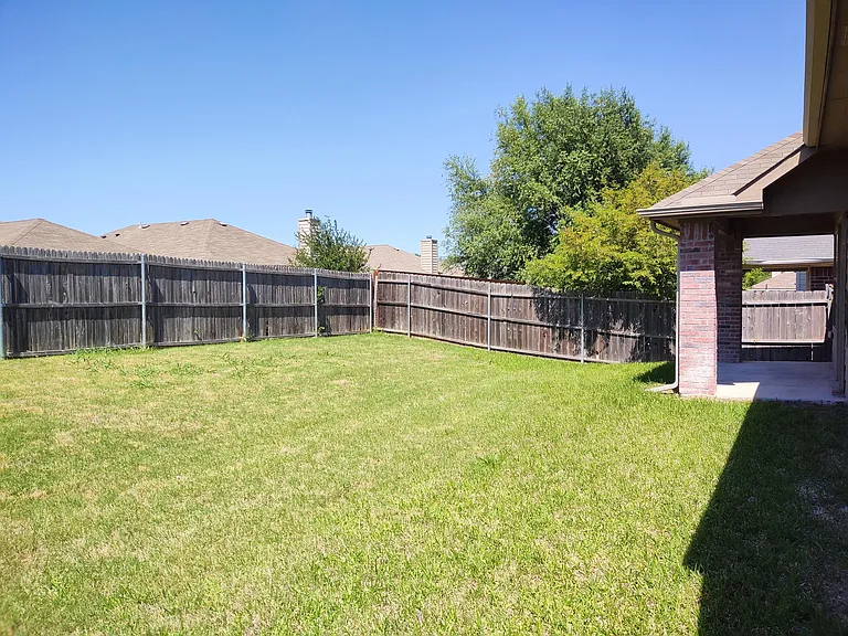 217 Creekwood Dr — Photo 12