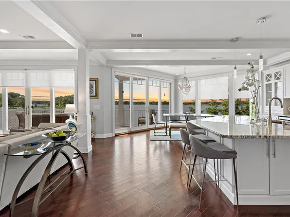 165 Hummock Ave, Portsmouth, RI 02871