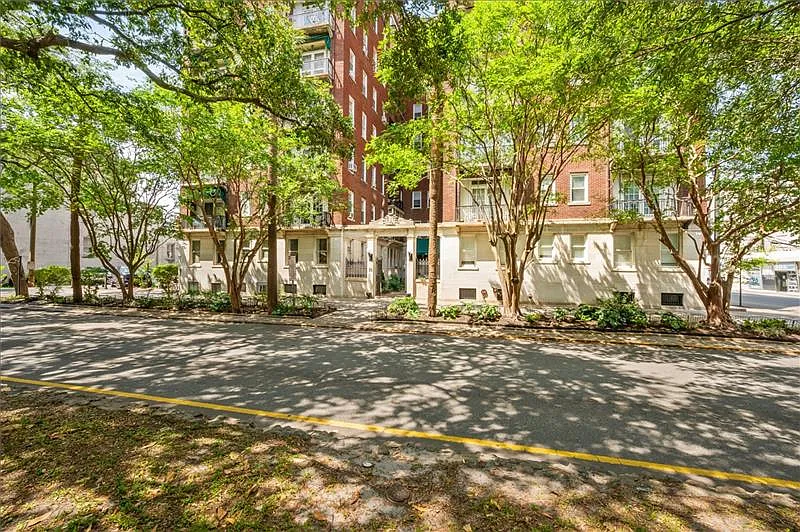 2 bed, 933 sqft, $2,600 — Photo 1