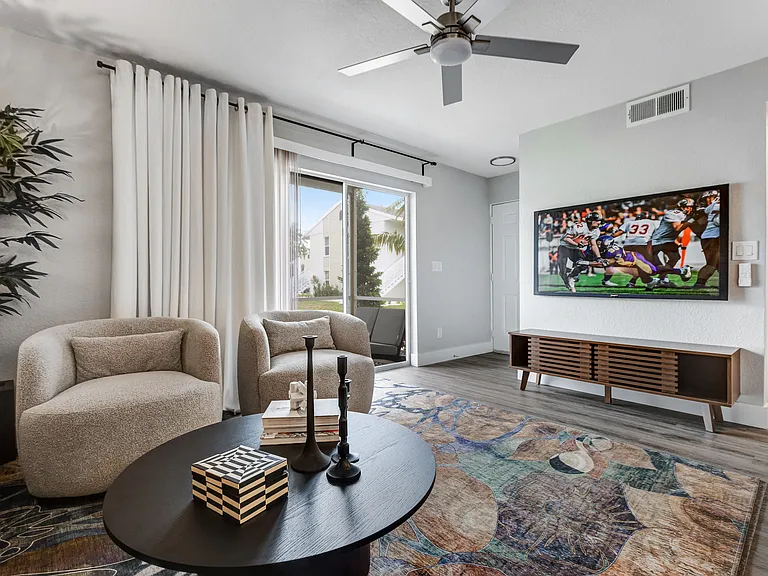 Coral Palms Apartments — Photo 10
