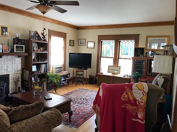 3rd image of 32 McClurg St