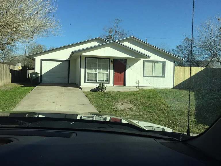 10914 Gates Ln — Photo 1