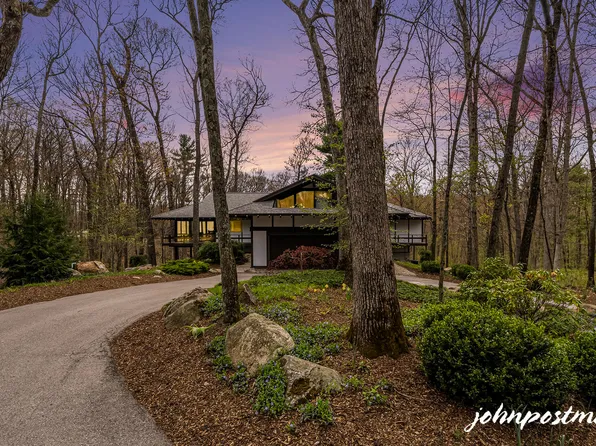 8560 Vergennes St SE, Ada, MI 49301