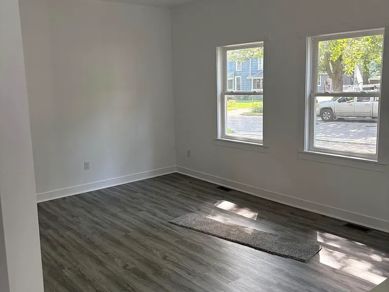 320 N Marshall Ave — Photo 16