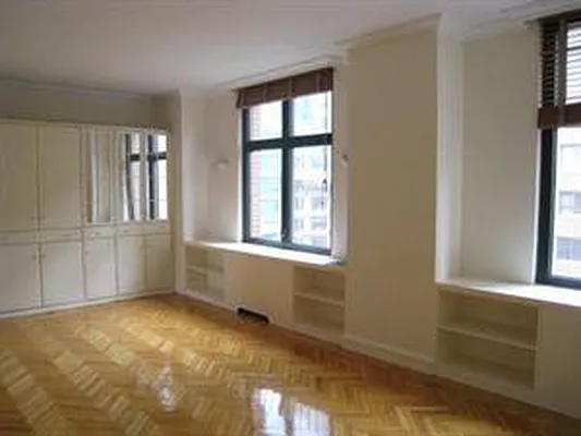 Rented by Akam Sales and Brokerage | media 19