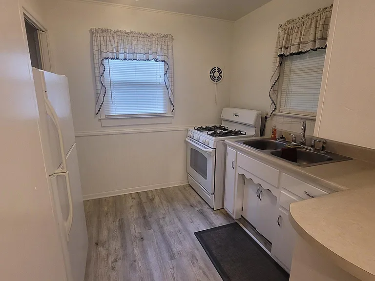 1505 N Sheridan Ave — Photo 2