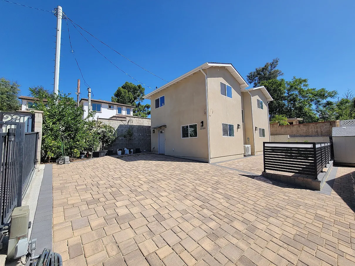 2 bed, 2.5 bath, 1200 sqft, $3,500 — Photo 2