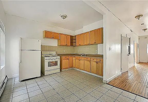 5th image of 2546 Bailey Ave #2FAM