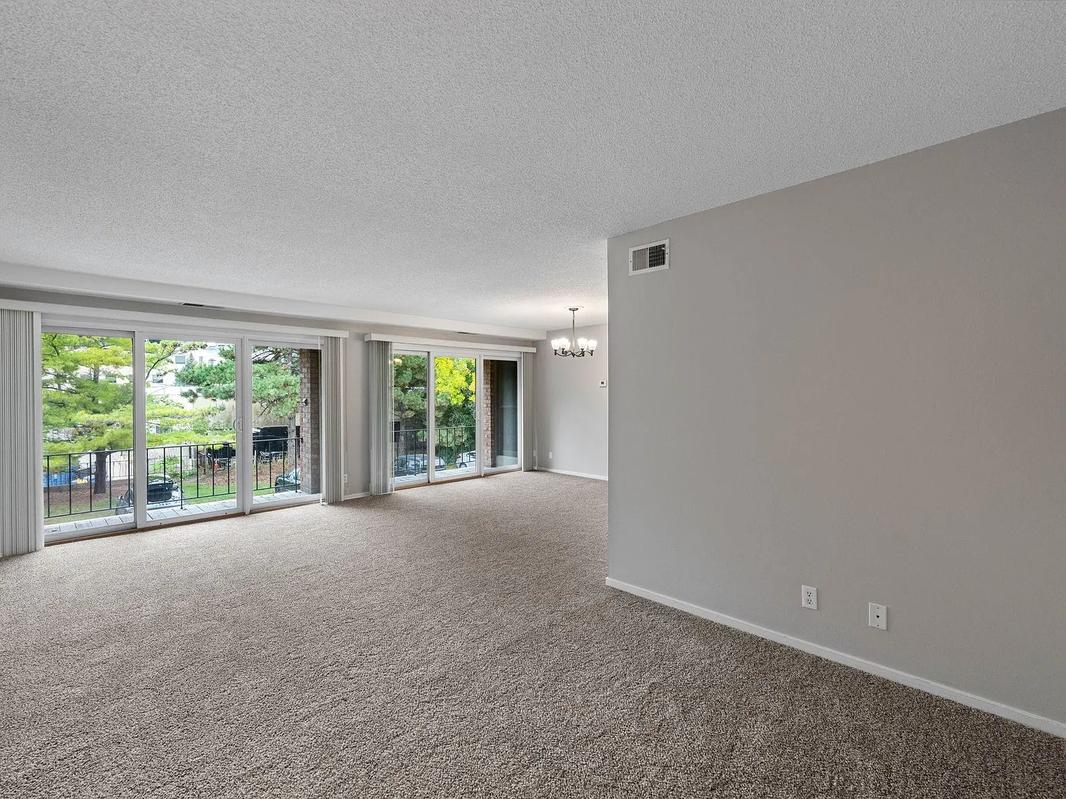 2 bed, 1.5 bath, 1036 sqft, $1,795 — Photo 3
