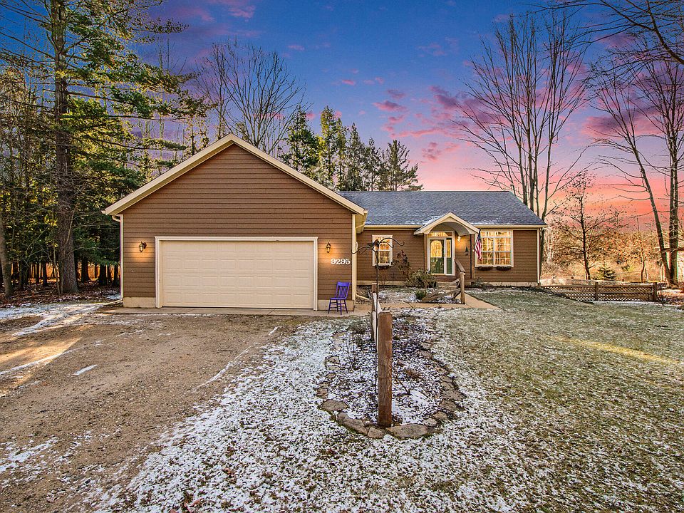 1st image of 9295 Club House Dr W
