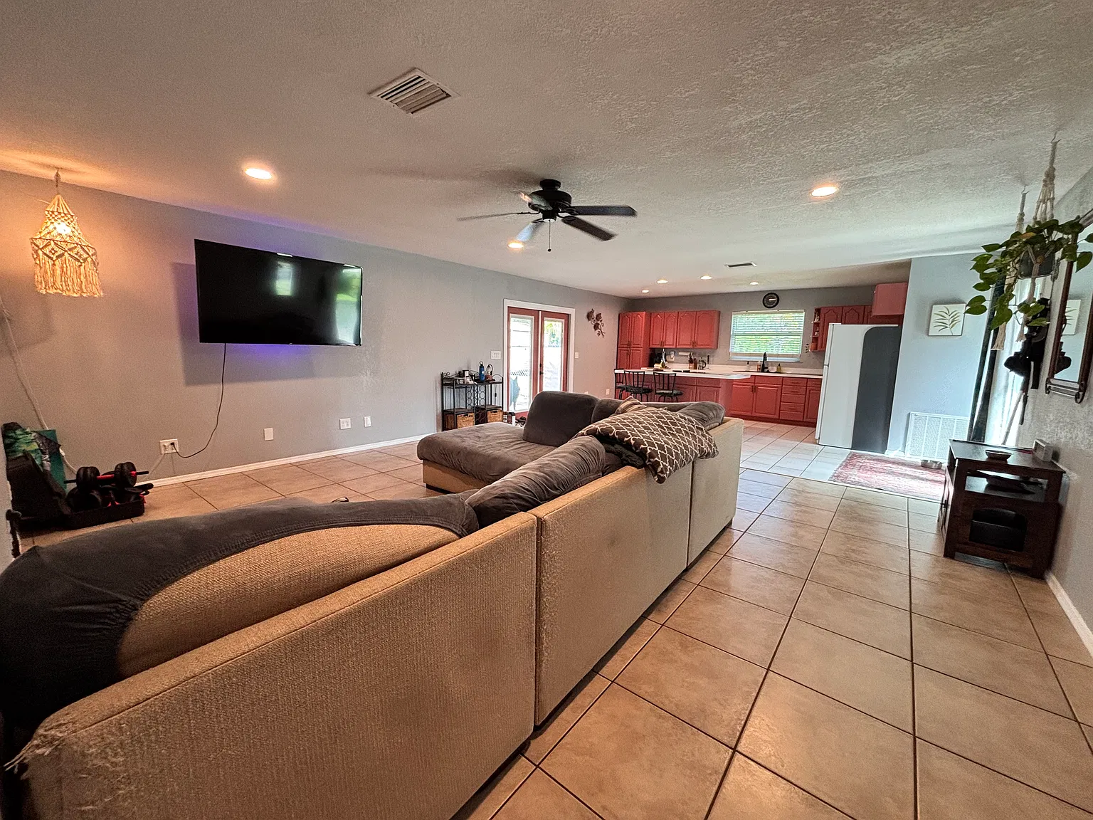 1 bed, 1050 sqft, $2,000 — Photo 2