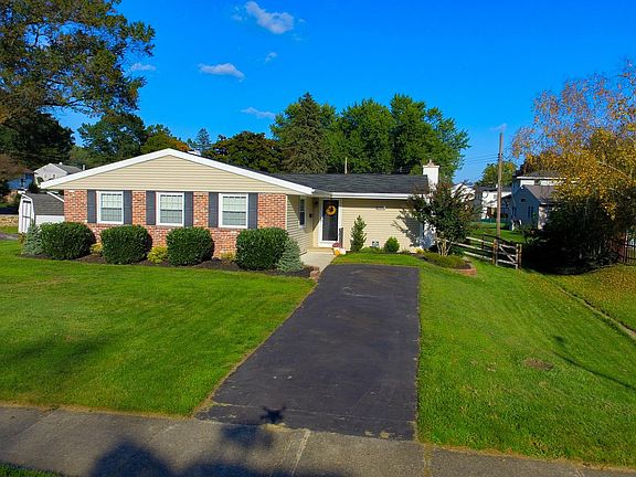2nd image of 203 N Lake Dr