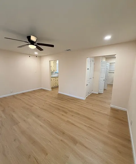 LARGE LIVING ROOM
