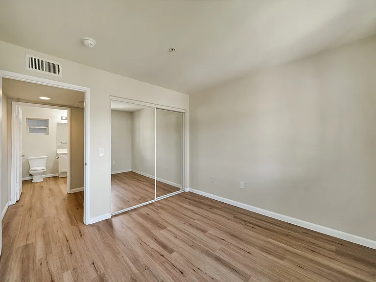 Toscana Apartments — Photo 12