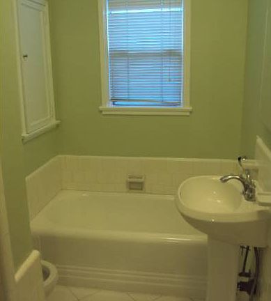 CLEAN TILE BATHROOM!