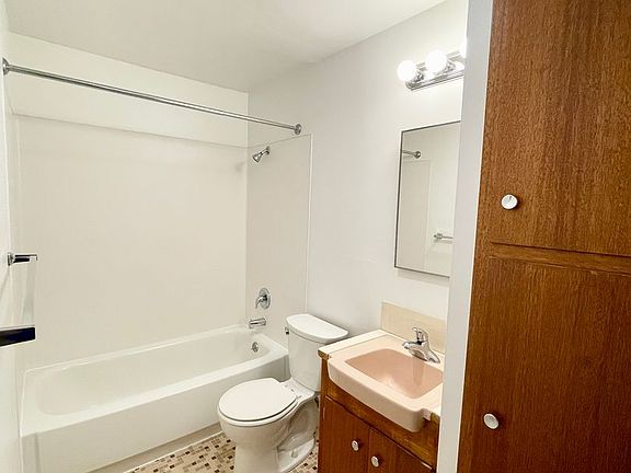 5th image of 4214 11th Ave NE #103