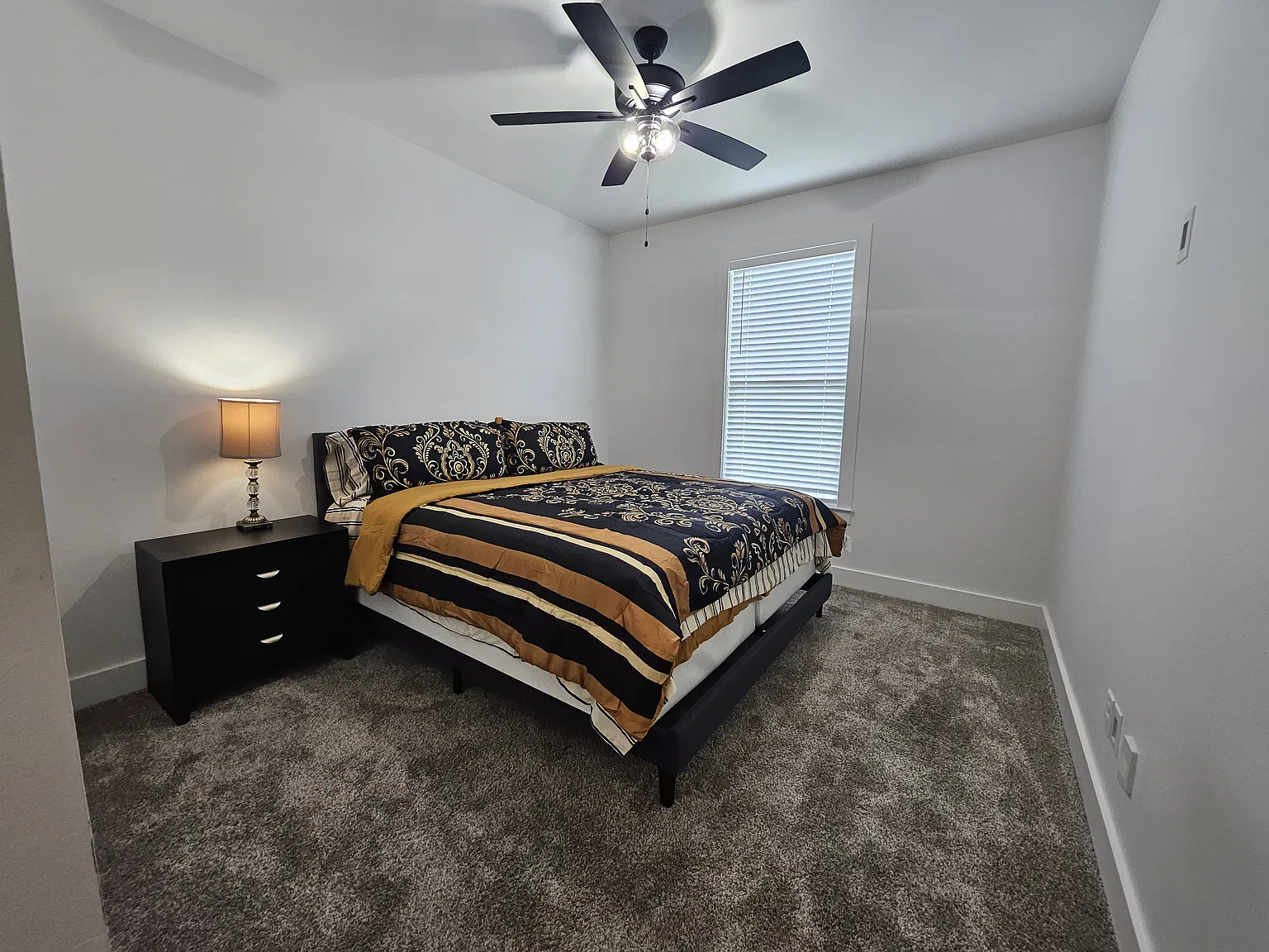 3 bed, 1900 sqft, $2,500 — Photo 2