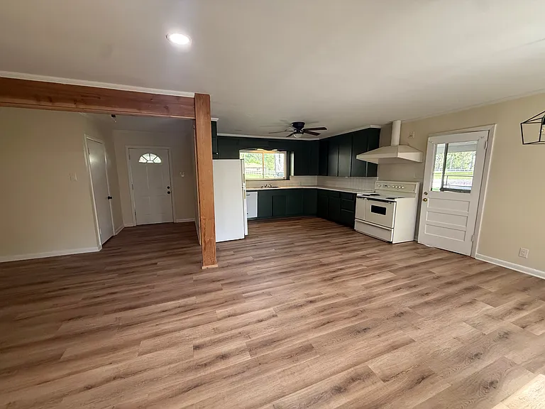 507 Lakeshore Dr — Photo 12