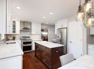 2765 Miller Rd, Geneva, IL 60134