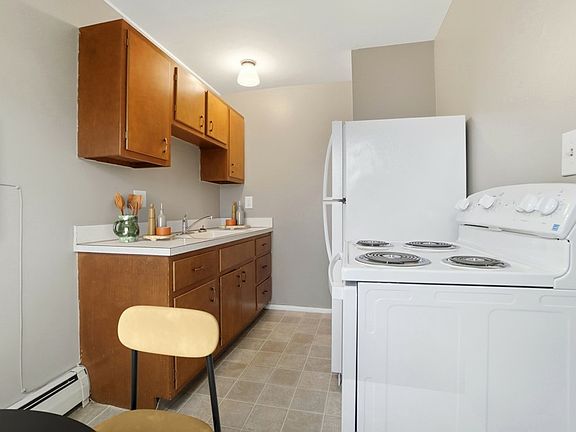 3rd image of 109 S Dixie Dr APT B