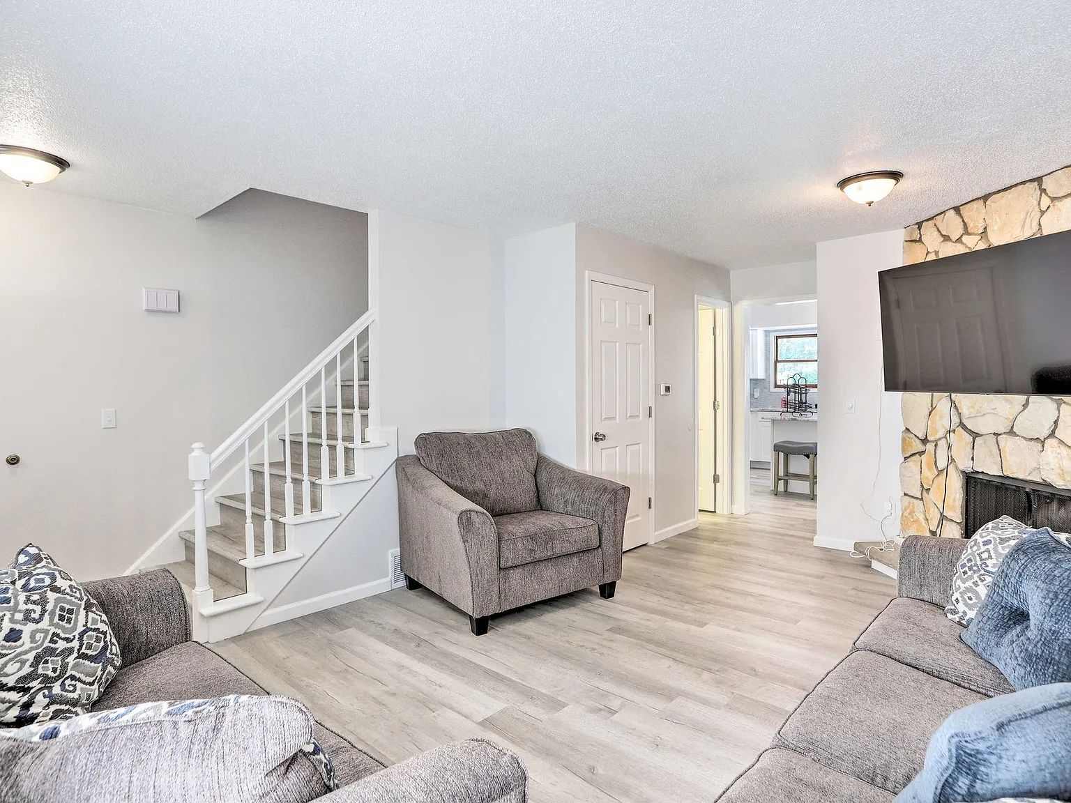 2 bed, $5,000 — Photo 4
