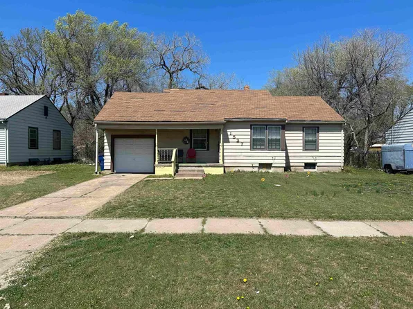 1527 N Northeast Pkwy, Wichita, KS 67208