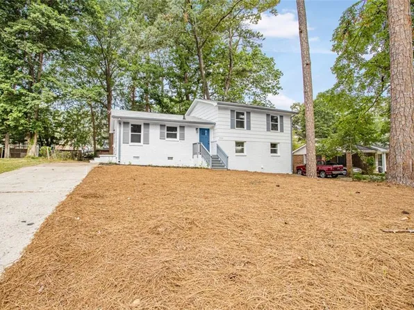 6539 Hayes Dr, Riverdale, GA 30274