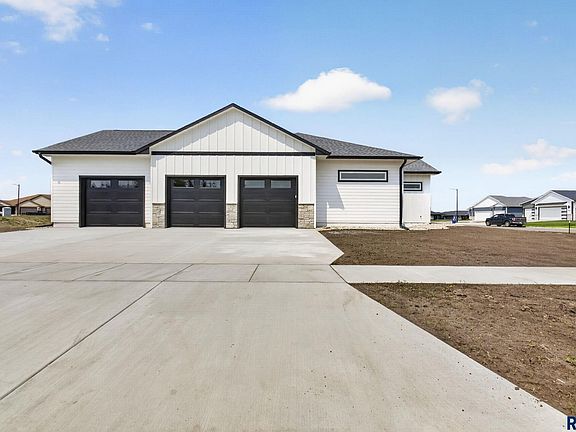 3rd image of 151 Mydland Cir