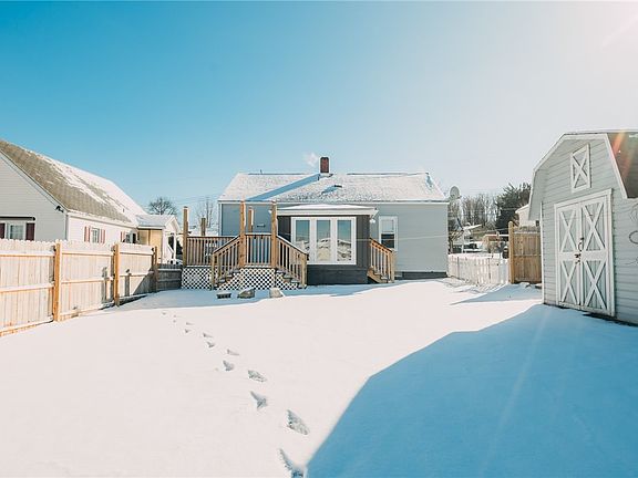 4th image of 455 Maple Ave