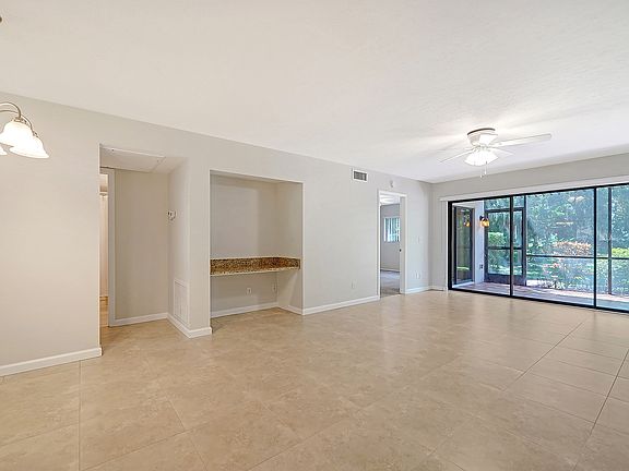 5th image of 5220 Harpers Croft St #33