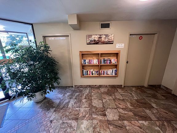 4th image of 907 S Williams St APT 305