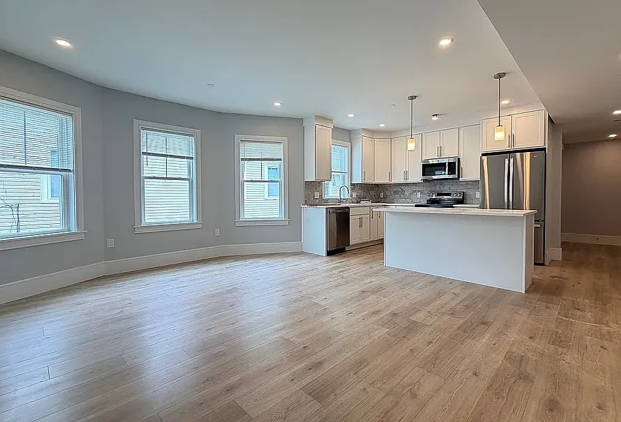 3 bed, 9999 sqft, $4,800 — Photo 2