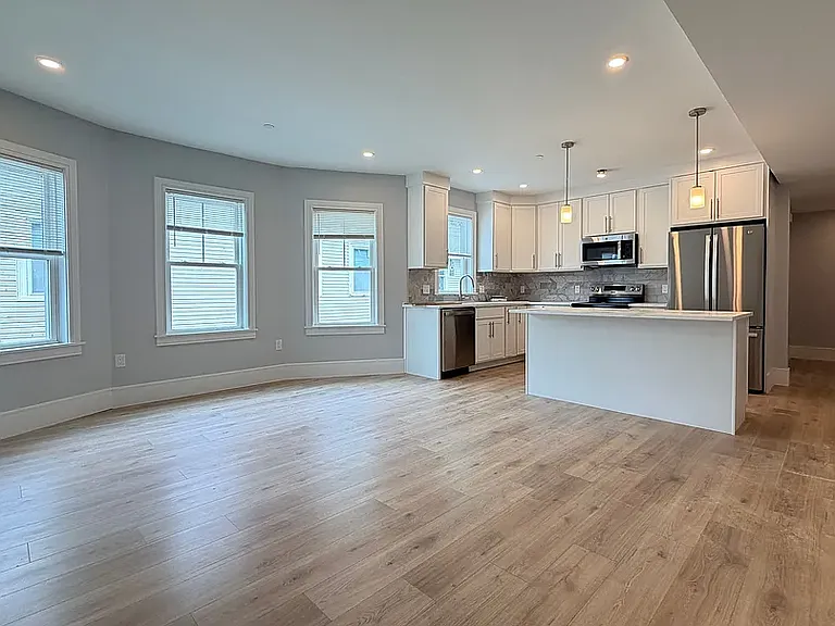 11 Holton St #1 — Photo 2