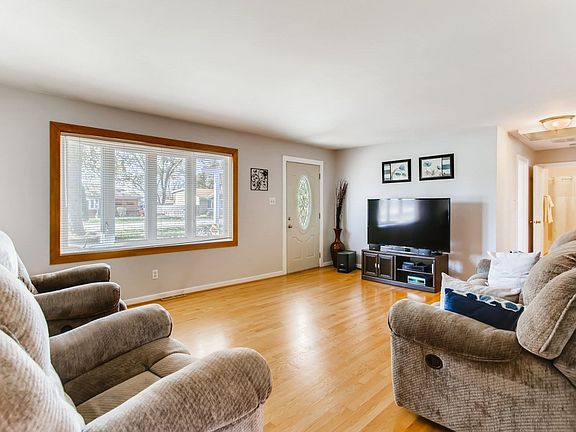 3rd image of 15933 Lockwood Ave