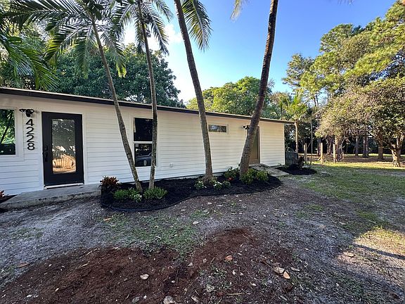 3rd image of 4228 Southview Rd
