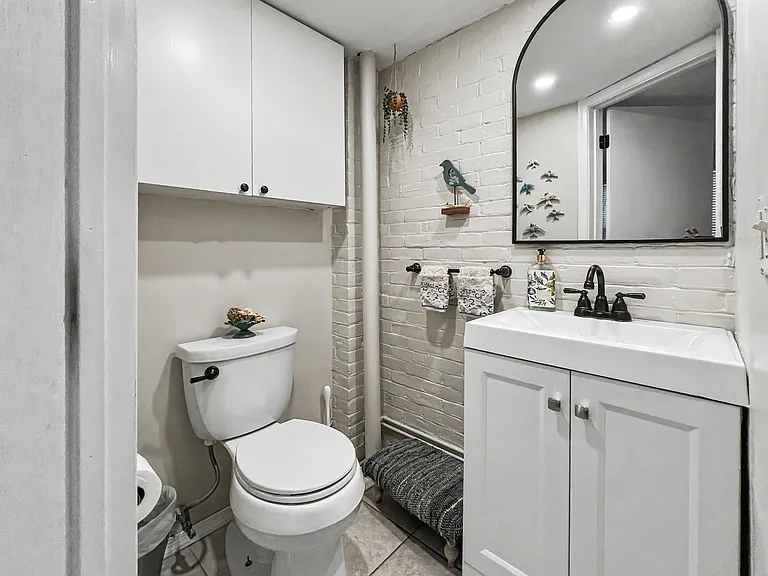 1039 Rees Ave — Photo 12