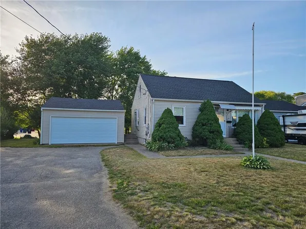 27 Clifton Ave, Coventry, RI 02816
