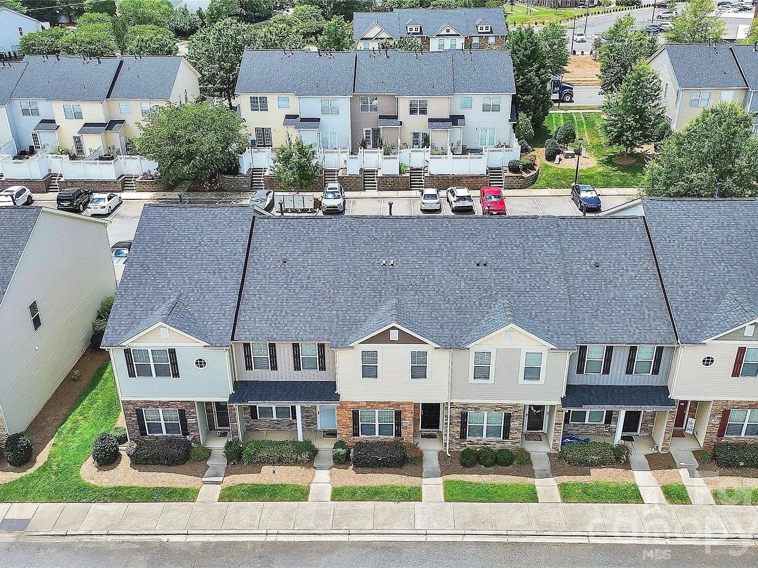 2 bed, 2.5 bath, 1292 sqft, $1,800 — Photo 1