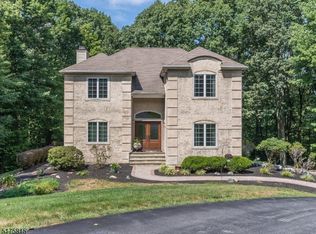 14 Edinburgh Dr, Randolph, NJ 07869